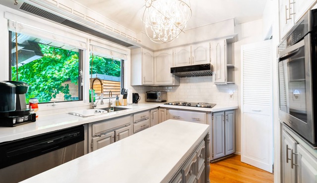Modern 4 bedroom in a Quite Neighborhood* NETFLIX* *WIFI*