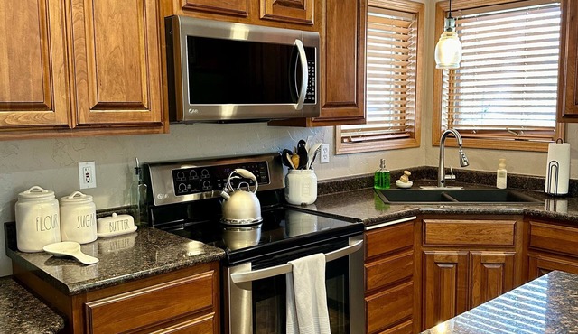 Modern comforts in this spacious home - Stay, work, play!