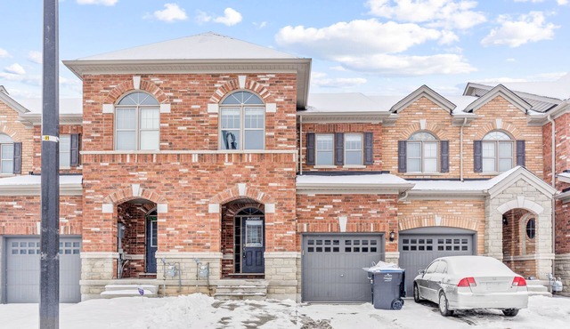 Modern Comfy ~ 4 Bedroom, 3.5 Washroom ~ Specious and Family-Friendly ~ Brampton