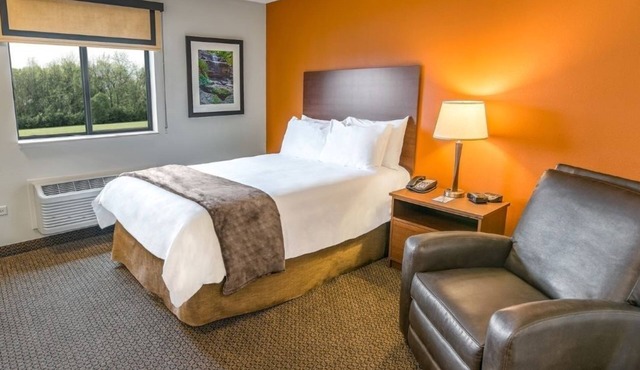 Modern Pet-Friendly Stay Close to Yakima Fairgrounds & Local Attractions