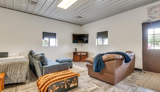 Montrose Studio Getaway w/Covered Patio