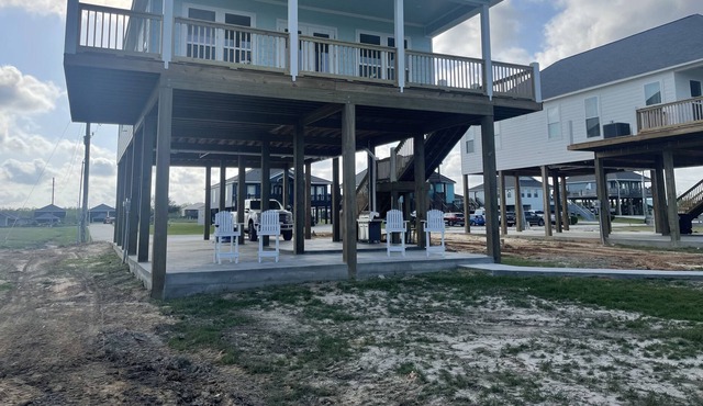 New Construction Hackberry Getaway-4BR, Sleeps 9, On the Water
