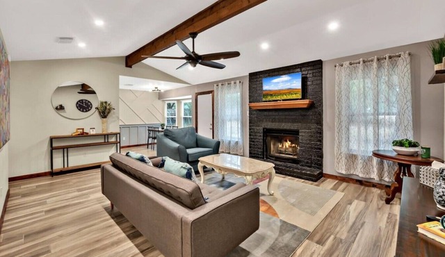 New! Cozy Retreat Located 15 minutes to Waco