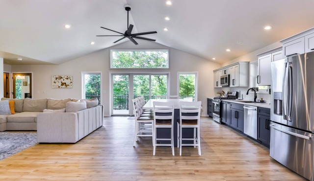 New Modern Construction on McNutt Lake, Minutes from downtown Minocqua!