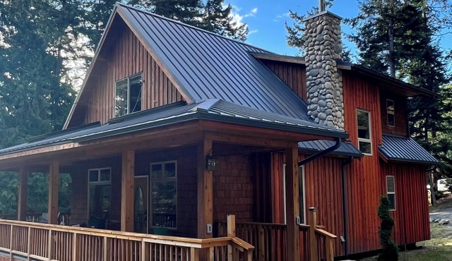 NEW Private Forest Lodge 6 Mins from Ferry/Town Sleeps 8