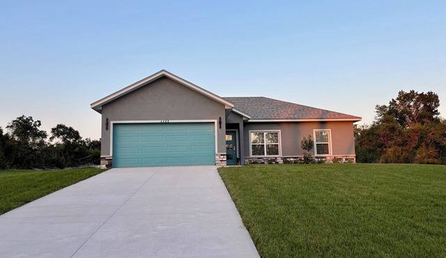 Newly built modern 3-bedroom house close to Hospital, Springs, and Beach.