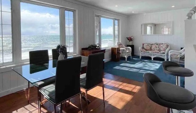 Niagara Dreamhouse on the Lake-Private Beach