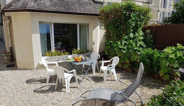 Nice holiday apartment 20 m from the beach, Arromanches-les-Bains