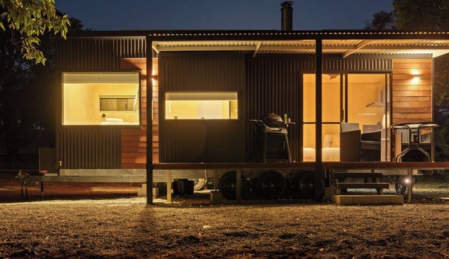Off Grid Tiny Home : City Escape, Unwind & Reconnect with Nature