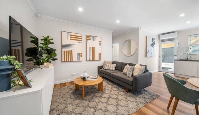 One Tea House—Contemporary Cityside Comfort