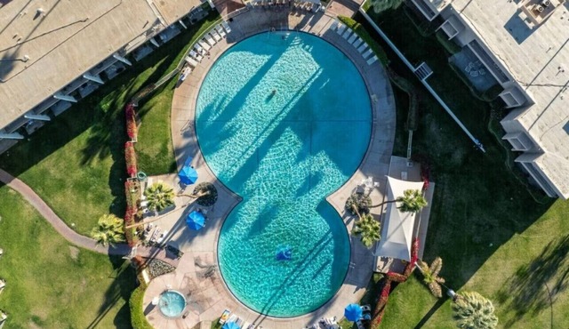 Palm Desert Studio at Shadow Mountain Resort.steps to El Paseo`s Charms
