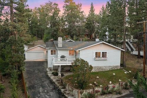 Paramount Escape Big Bear-Close to All -Tesla Universal EV- Foos Ball