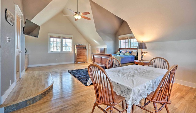 Peaceful Longmont Studio at McIntosh Lake!