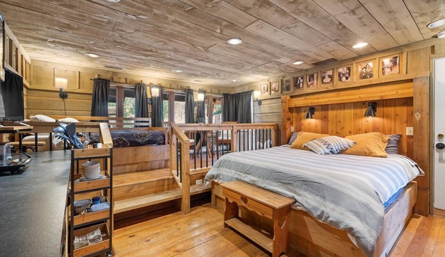 Peaceful Views & Comfort, Within 10 Mi of Mt. Rushmore & Custer State Park.