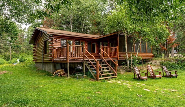 Pet-Friendly Log Cabin Retreat in Ely for Magical Minnesota Family Vacations