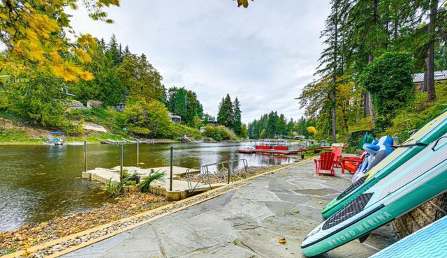 Pet-Friendly Studio w/Fire Pit in Olympia!