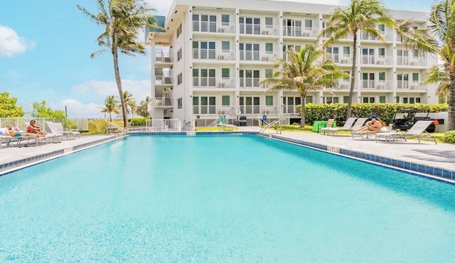 Pompano Beach | Coastal Comfort Retreat | Pool + Beach | 2BR