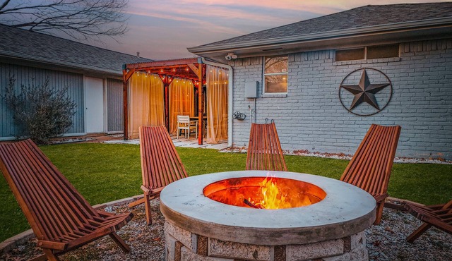 Pool table, BBQ, pool table, fire pit, nearby golf courses
