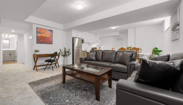 Private & Cozy 2BR Retreat Near Niagara Falls