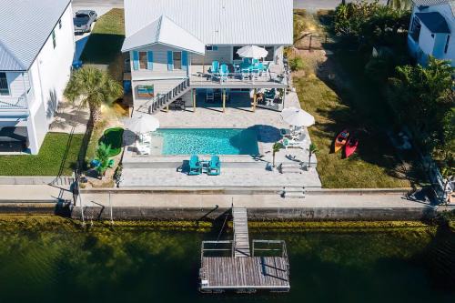 Private Pool & Dock: Old Florida Waterfront Home
