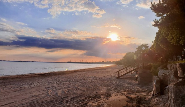 Private sand beach. Lakefront. Spacious LongBeachCottages.com – Cottage #5