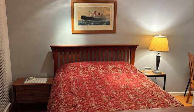Private Studio: Front Door Parking; Rustic Hill neighborhood, close to Freeway. in Chatsworth