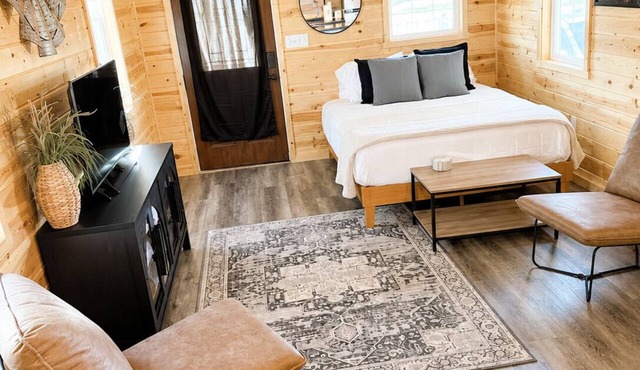 Private Tiny Cabin in Glendive Near Makoshika Park - Free Parking & WiFi