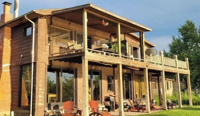 Quaint peaceful waterfront cabin #3, 1 bedroom, upper.