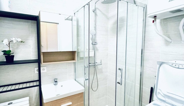 Quiet, bright, fully-equipped studio in the Pleyel district