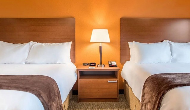 Quiet Room w/Blackout Curtains & Kitchen – Near Local Attractions