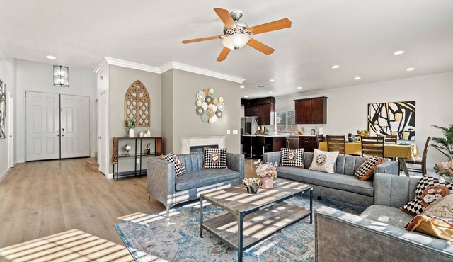 Rare Oversized Home/7BR 5BA/2 Kits 3LR/12Beds/4Tvs/Near Ontario Airport