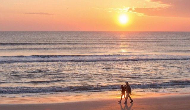 Relaxing Beach Condo with breathtaking sunrise views