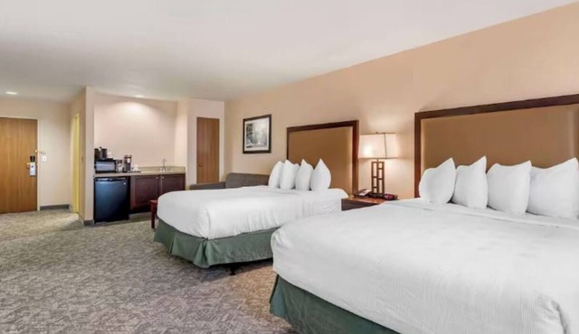 Relaxing Eagle Retreat | 1 Unit | Heated Pool