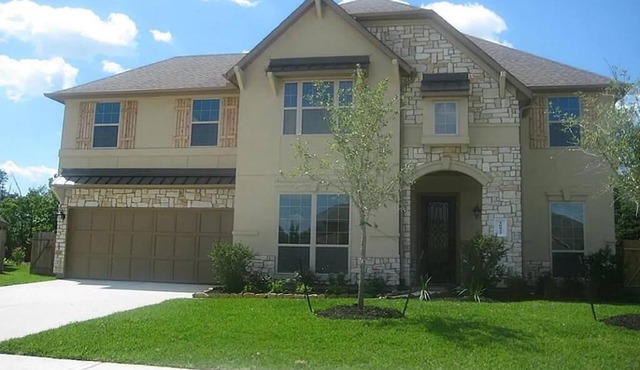 Relaxing Spring Getaway – Stylish 4BR Home Close to Everything