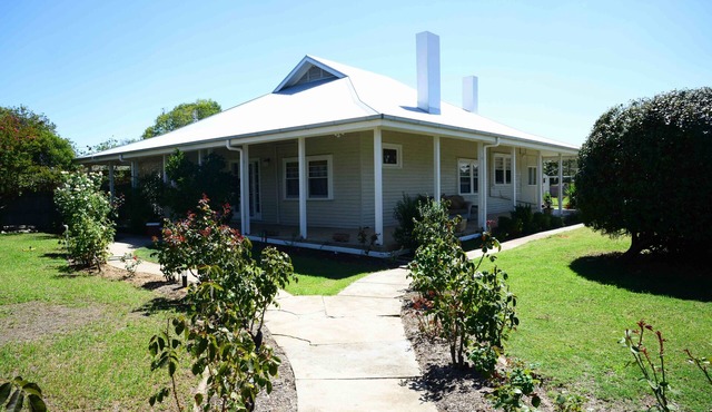 Renovated period home - close to shops, pubs, restaurants and the Murray River