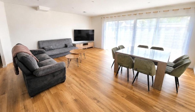 Rez-de-chaussée complet dans une maison contemporaine