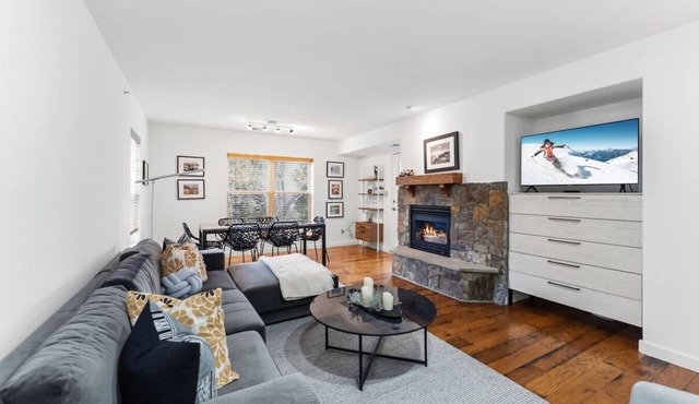 Riverfront 2-Bedroom Retreat in Edwards