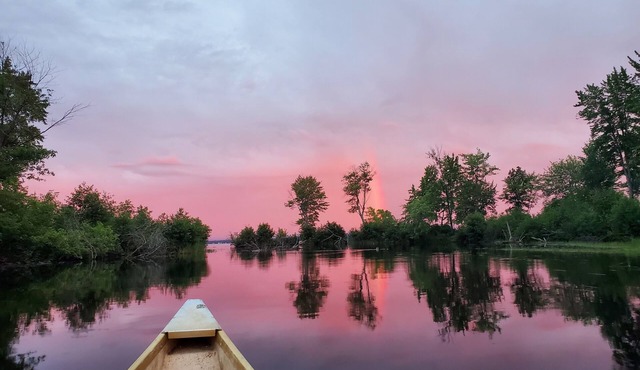Riverfront Caravan seconds from Bonnechere Provincial Park