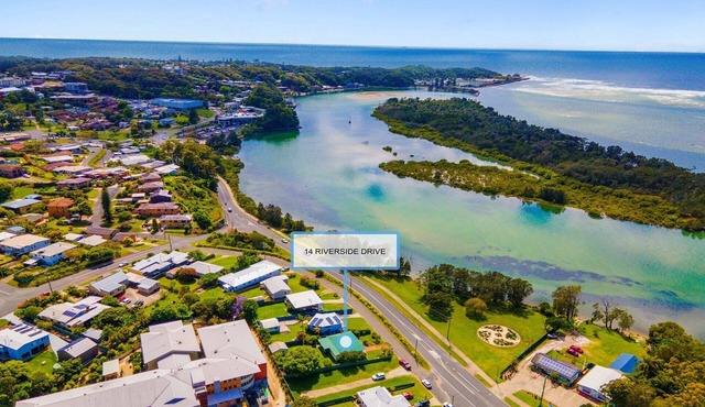 RIVERHOUSE - It about the location! Opposite the Nambucca River and estuary