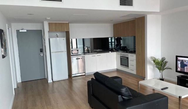 RNR on Franklin-Three-Bedroom Apartment