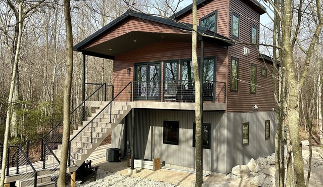 Romantic Waterfront on Lake Michigan - conveniently located to explore the UP