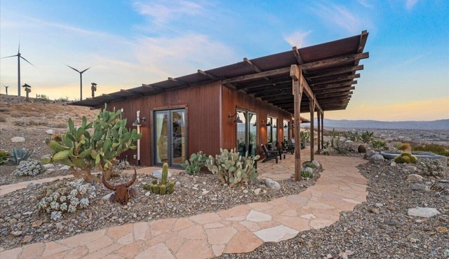 Rustic Modern Desert Retreat, Gateway to Joshua Tree