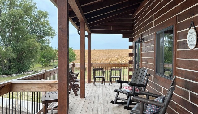 Rustic Retreat - Quiet Cabin on Scenic Countryside