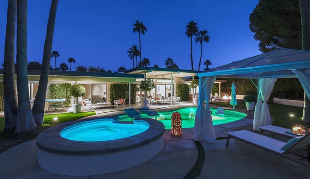 Saltwater Pool with Tanning Shelf, Spa, Two Fire Pits, Outdoor Shower, Free WiFi
