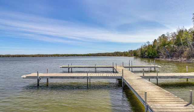 Sandy Beach & Boat Dock! Gull Lake Resort Cabin