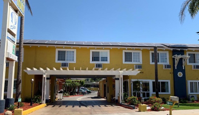 Sandyland Reef Inn