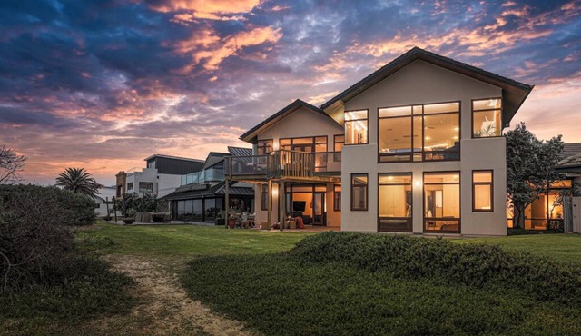 Seascape Beach House, Tennyson – Ocean Views & Luxe