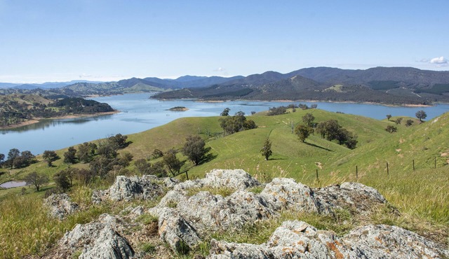 Self Contained Bonnie Doon Accommodation Farmstay on Lake Eildon near Mansfield
