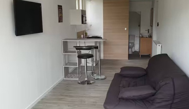 Self-contained studio at the edge of Ecouves