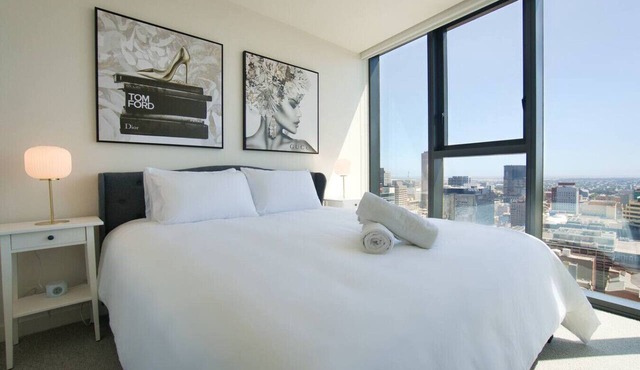 Serenity in the Sky - 2BR Apt in Rundle Mall